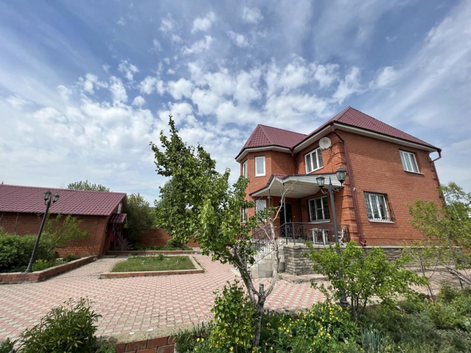 Купить дачу, дом, коттедж за 23 500 000 рублей на Каштаковский проезд, 33
