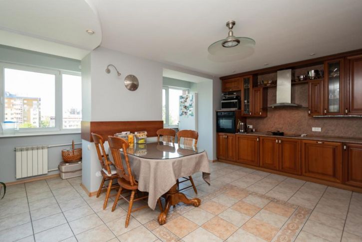 5-комн квартира Красных Мадьяр, 120