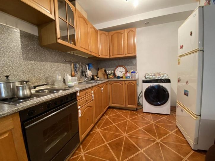 5-комн квартира Радужный мкр, 52