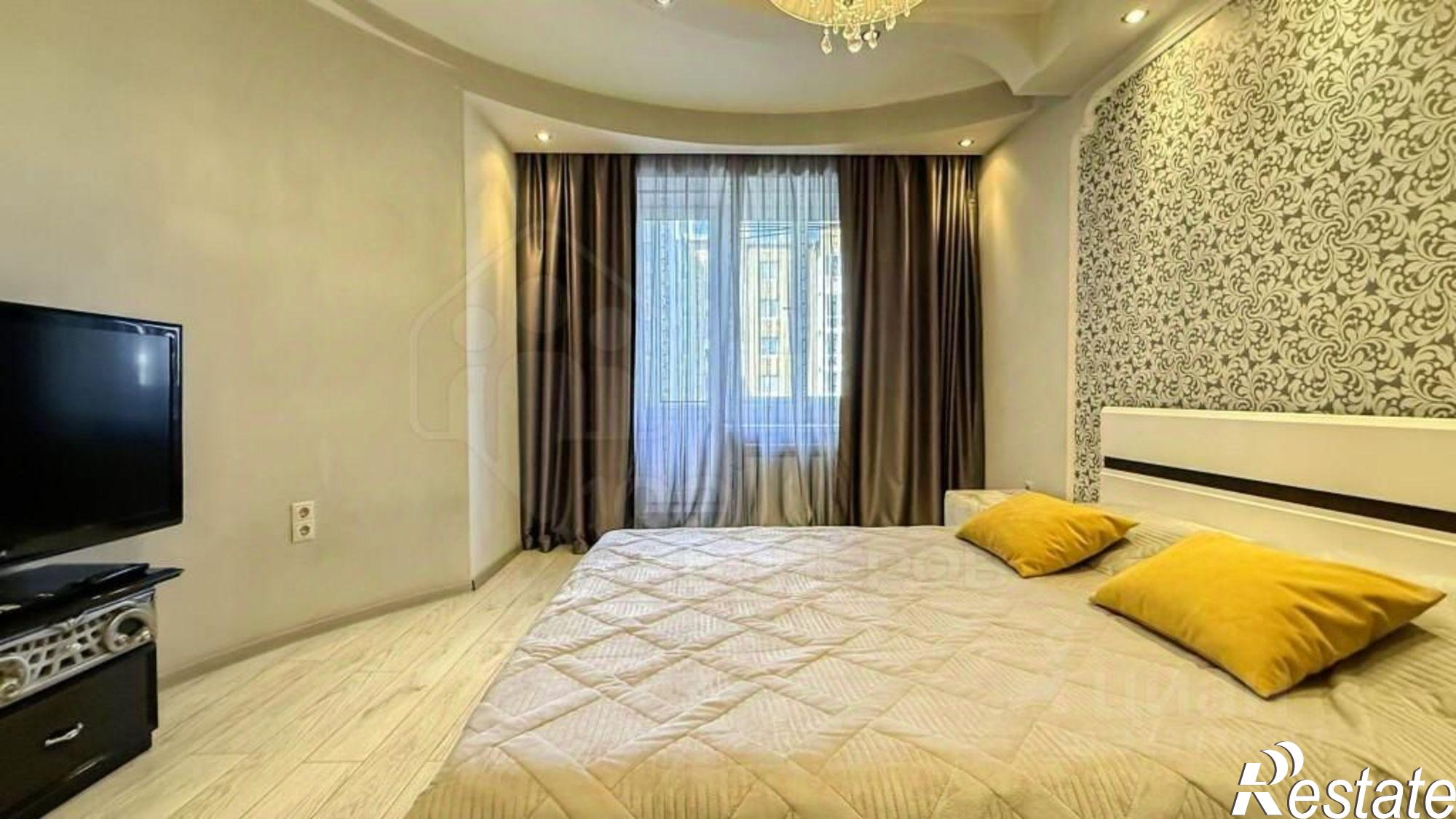 Сдать квартиру за 42 000 рублей на ул Поленова, 33/1