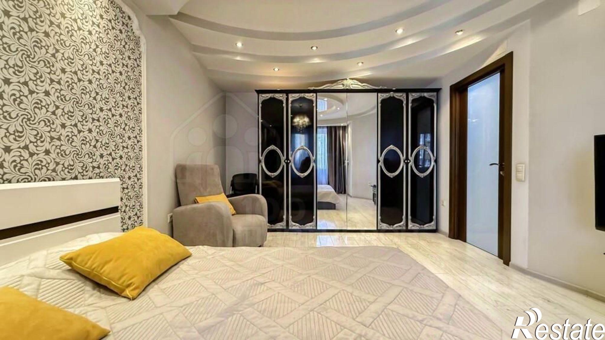 Сдать квартиру за 42 000 рублей на ул Поленова, 33/1