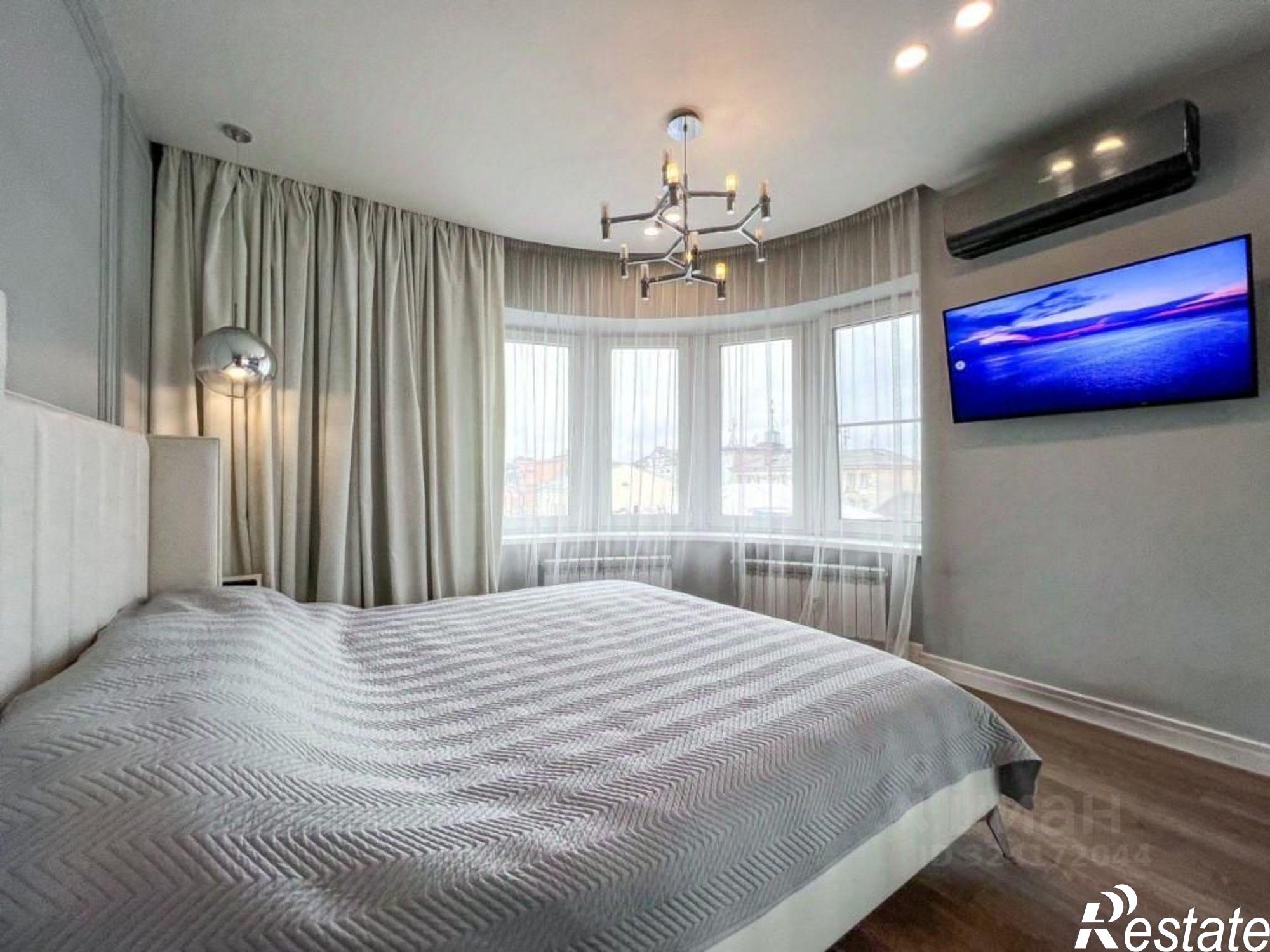 Сдать квартиру за 180 000 рублей на ул Сурикова, 10