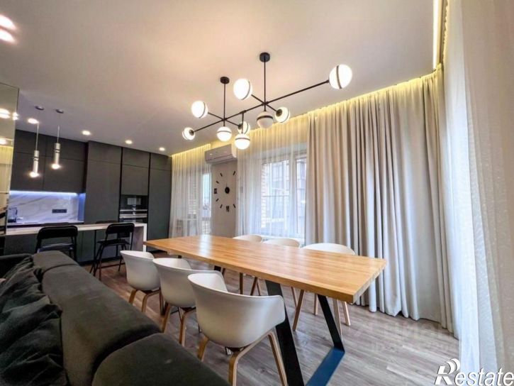 6-комн квартира ул Сурикова, 10,  д. 10