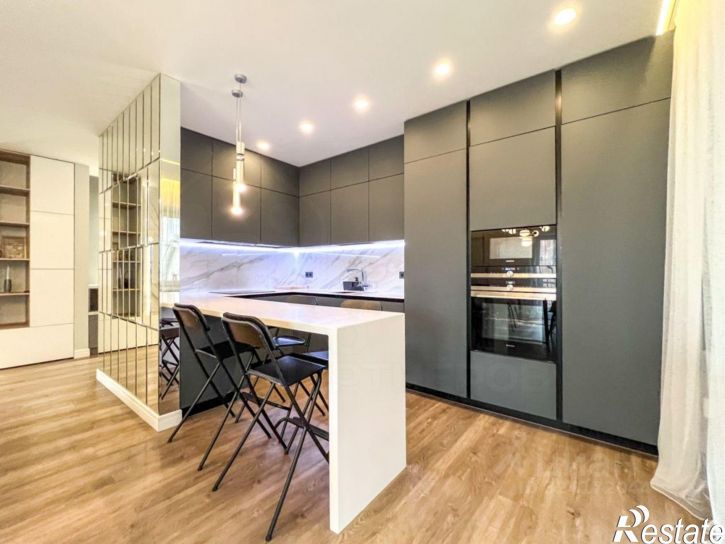 6-комн квартира ул Сурикова, 10,  д. 10