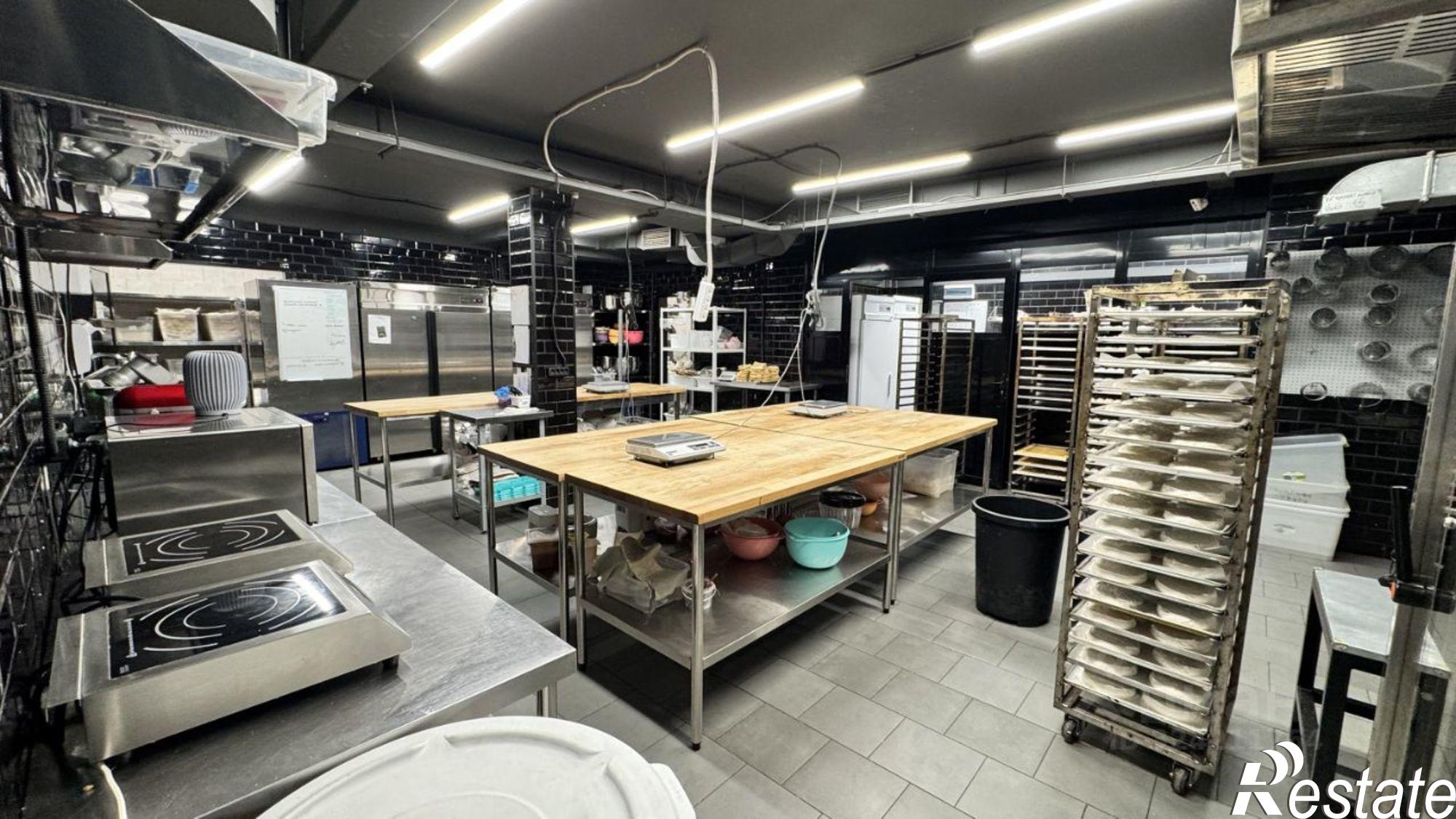 Купить производственную площадь за 16 373 300 рублей на ул Байкальская, 330