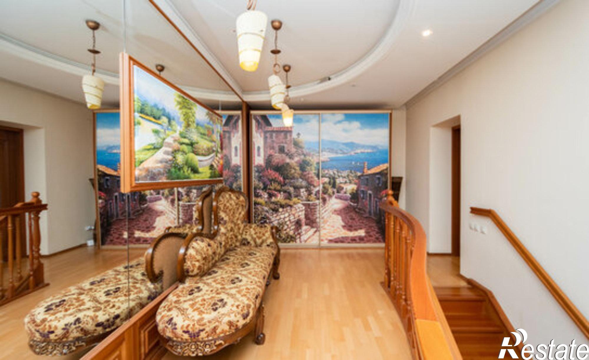 Купить квартиру за 12 000 000 рублей на ул Декабрьских Событий, 100