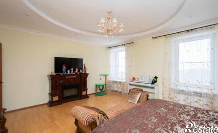 4-комн квартира ул Декабрьских Событий, 100,  д. 100