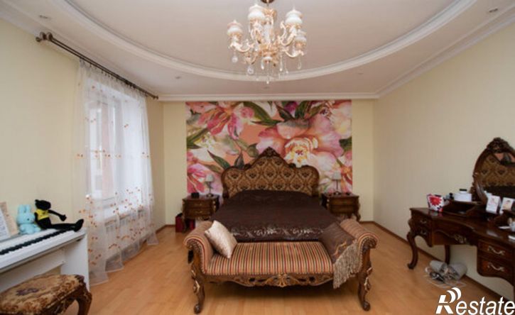 4-комн квартира ул Декабрьских Событий, 100,  д. 100