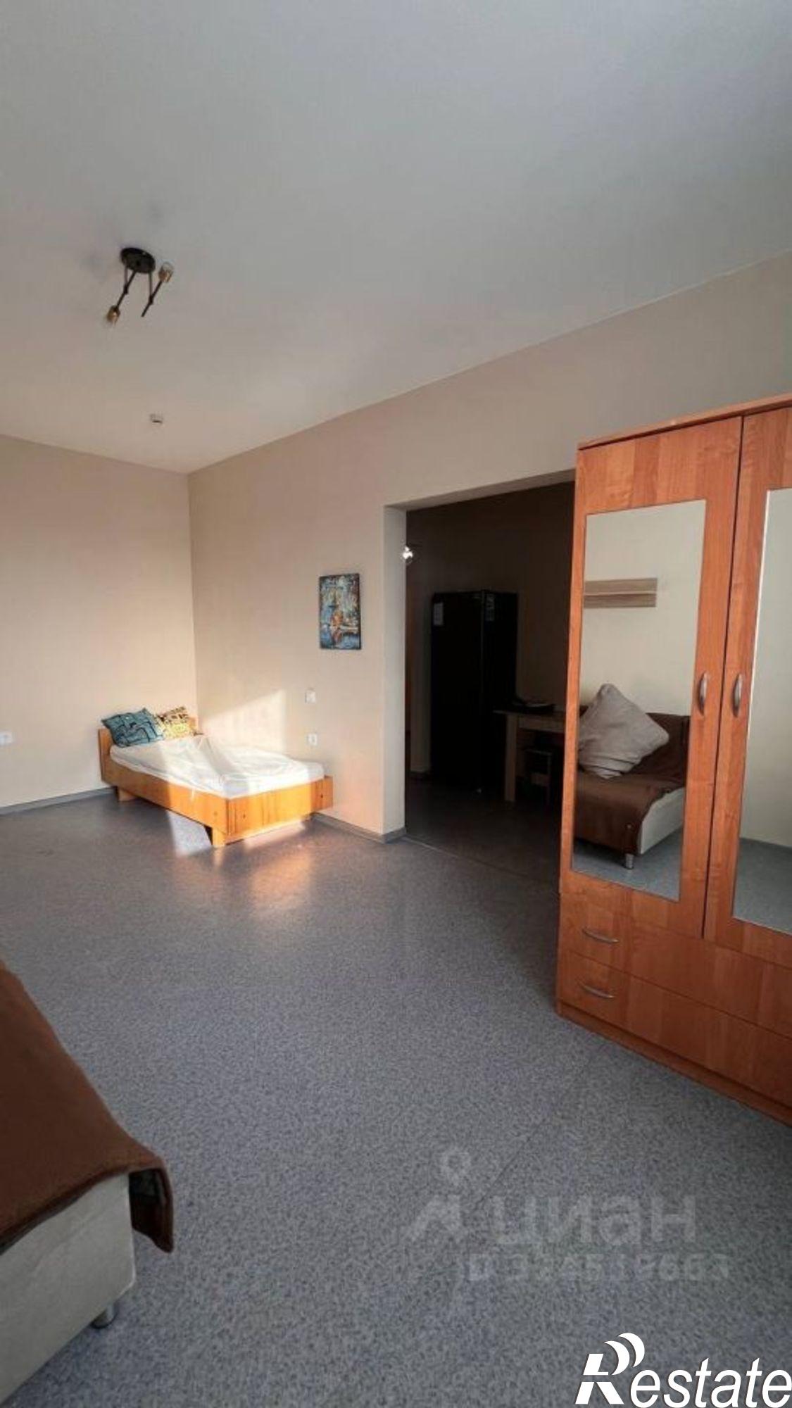 Сдать квартиру за 28 000 рублей на микрорайон Радужный, 111