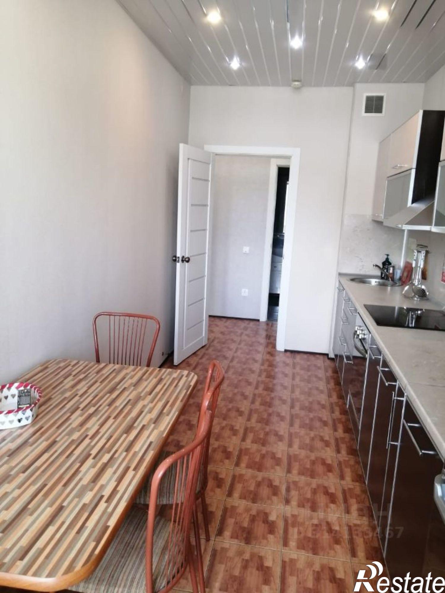 Сдать квартиру за 28 000 рублей на микрорайон Радужный, 121