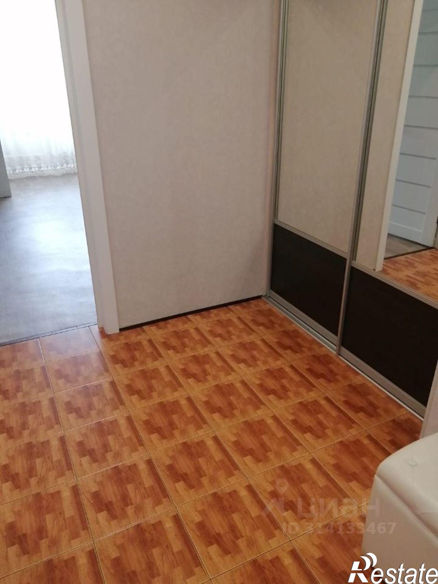 Сдать квартиру за 28 000 рублей на микрорайон Радужный, 121