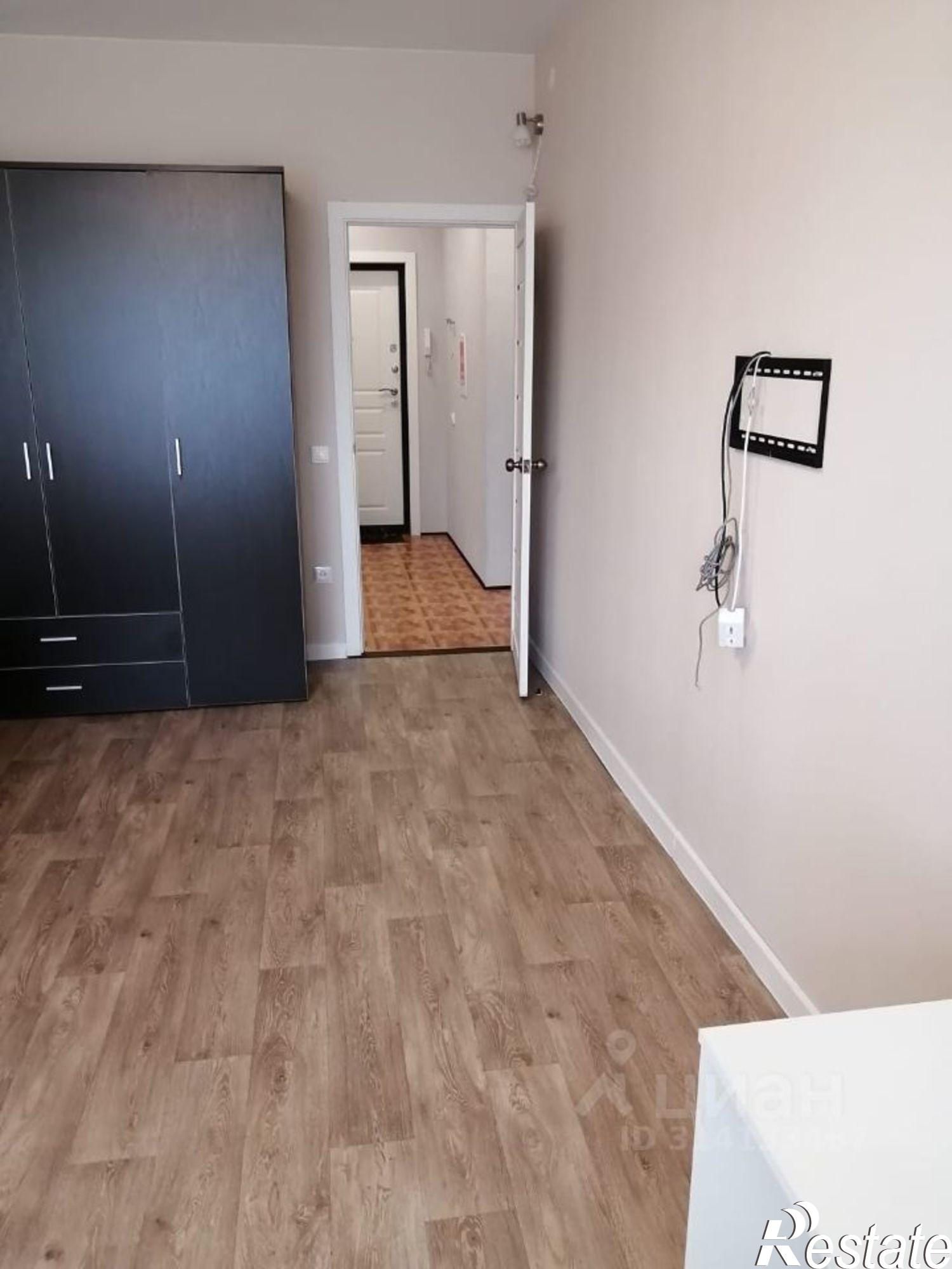 Сдать квартиру за 28 000 рублей на микрорайон Радужный, 121