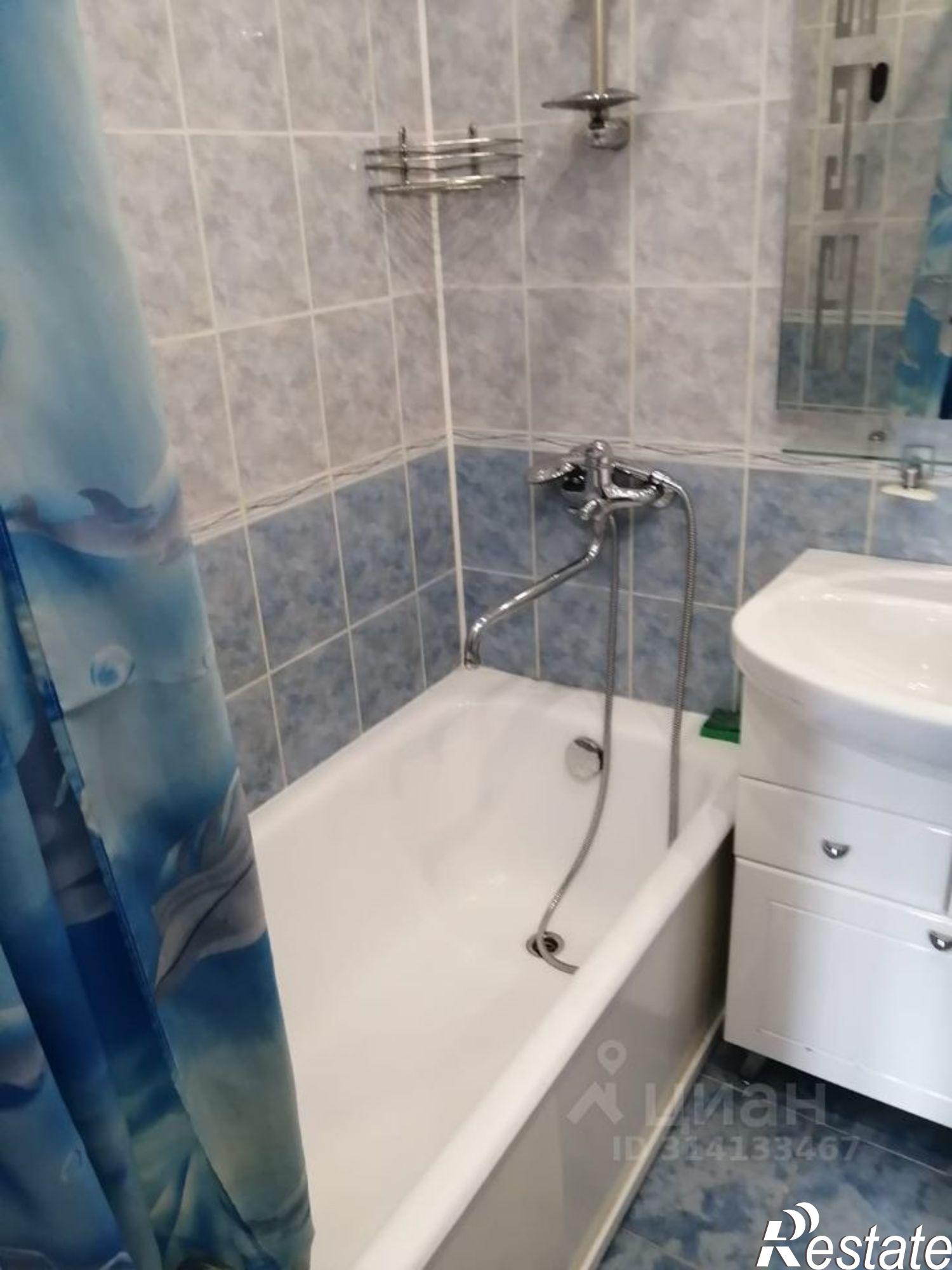 Сдать квартиру за 28 000 рублей на микрорайон Радужный, 121