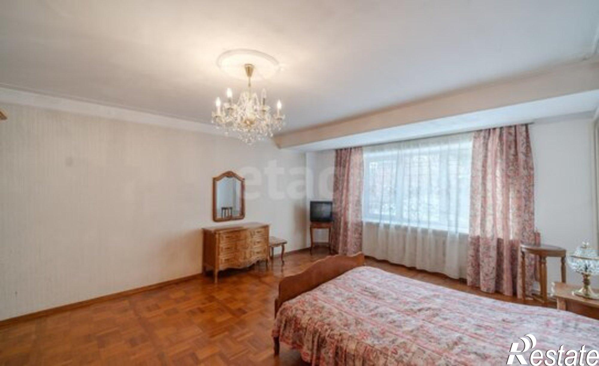 Купить квартиру за 18 500 000 рублей на микрорайон Радужный, 18