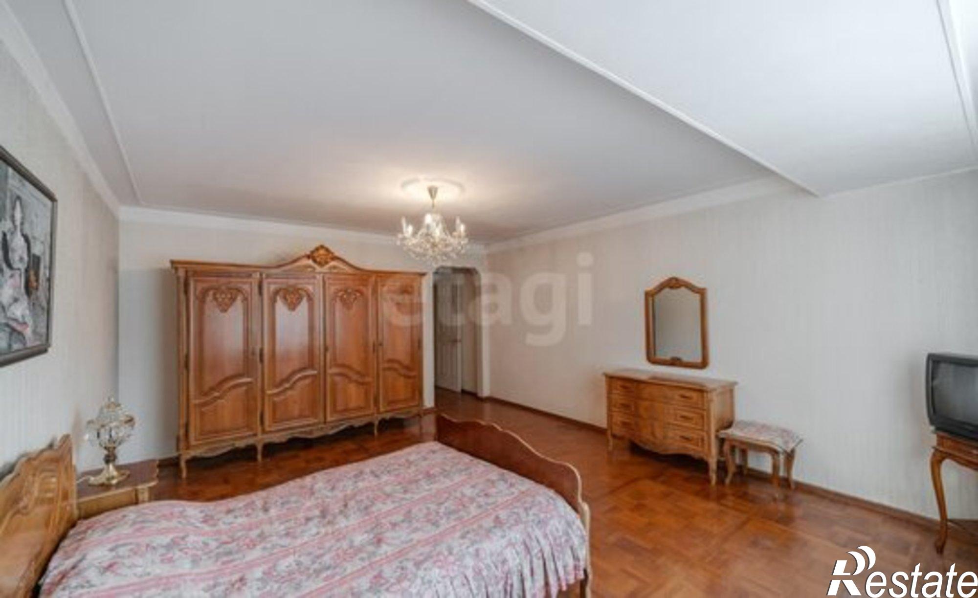 Купить квартиру за 18 500 000 рублей на микрорайон Радужный, 18