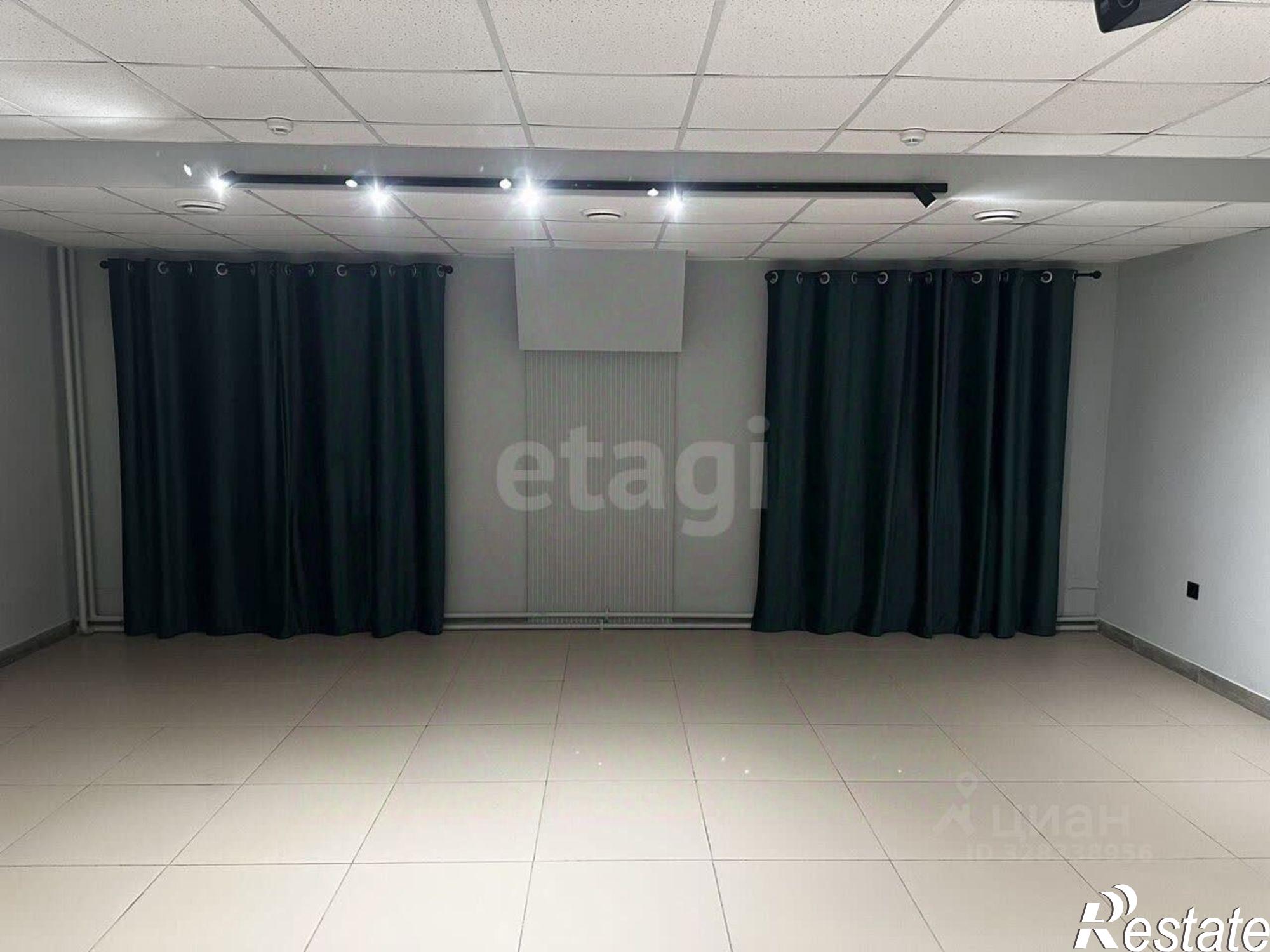Купить торговое помещение за 8 500 020 рублей на Зимняя улица, 1/4