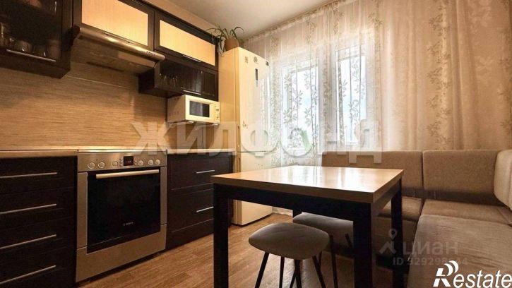3-комн квартира улица Шмидта, 40,  д. 40