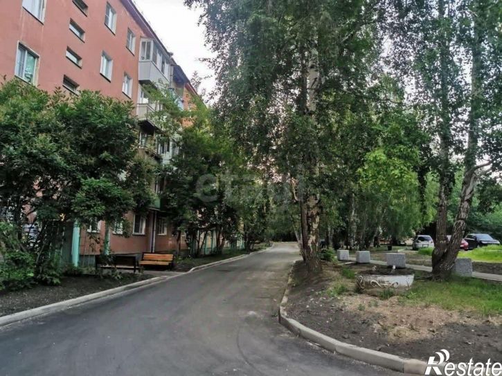 3-комн квартира улица Безбокова, 3,  д. 3