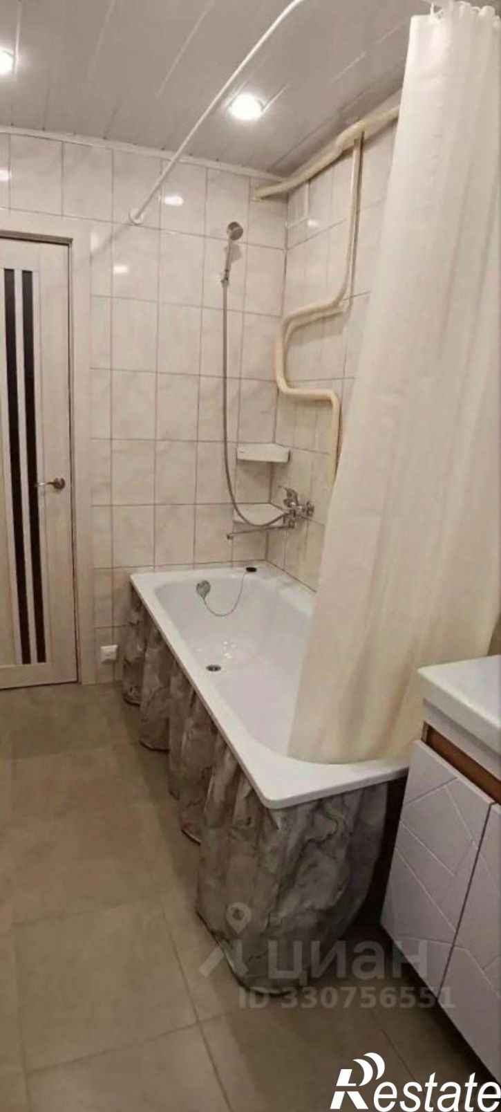 3-комн квартира улица Иосифа Уткина, 13А,  д. 13А