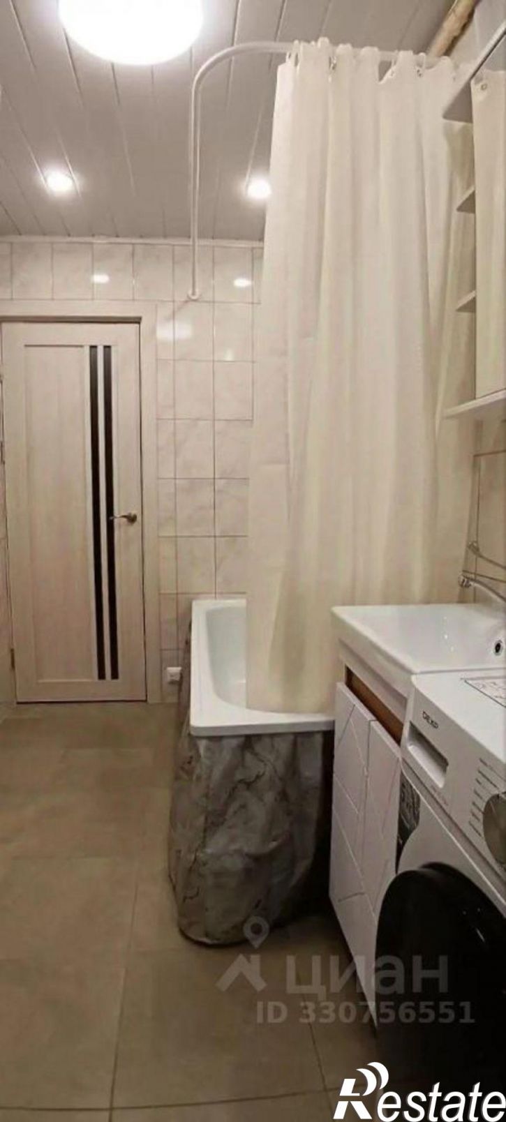3-комн квартира улица Иосифа Уткина, 13А,  д. 13А