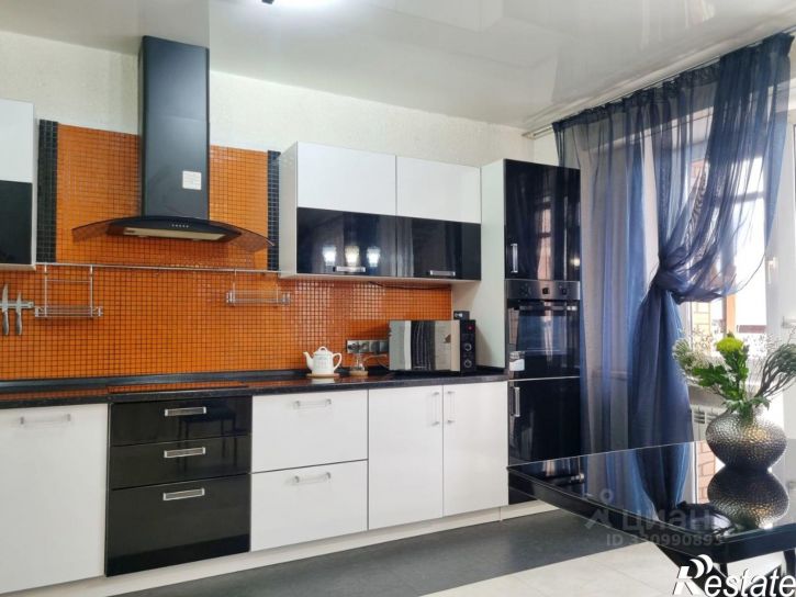 2-комн квартира улица Трилиссера, 8/2,  д. 8/2