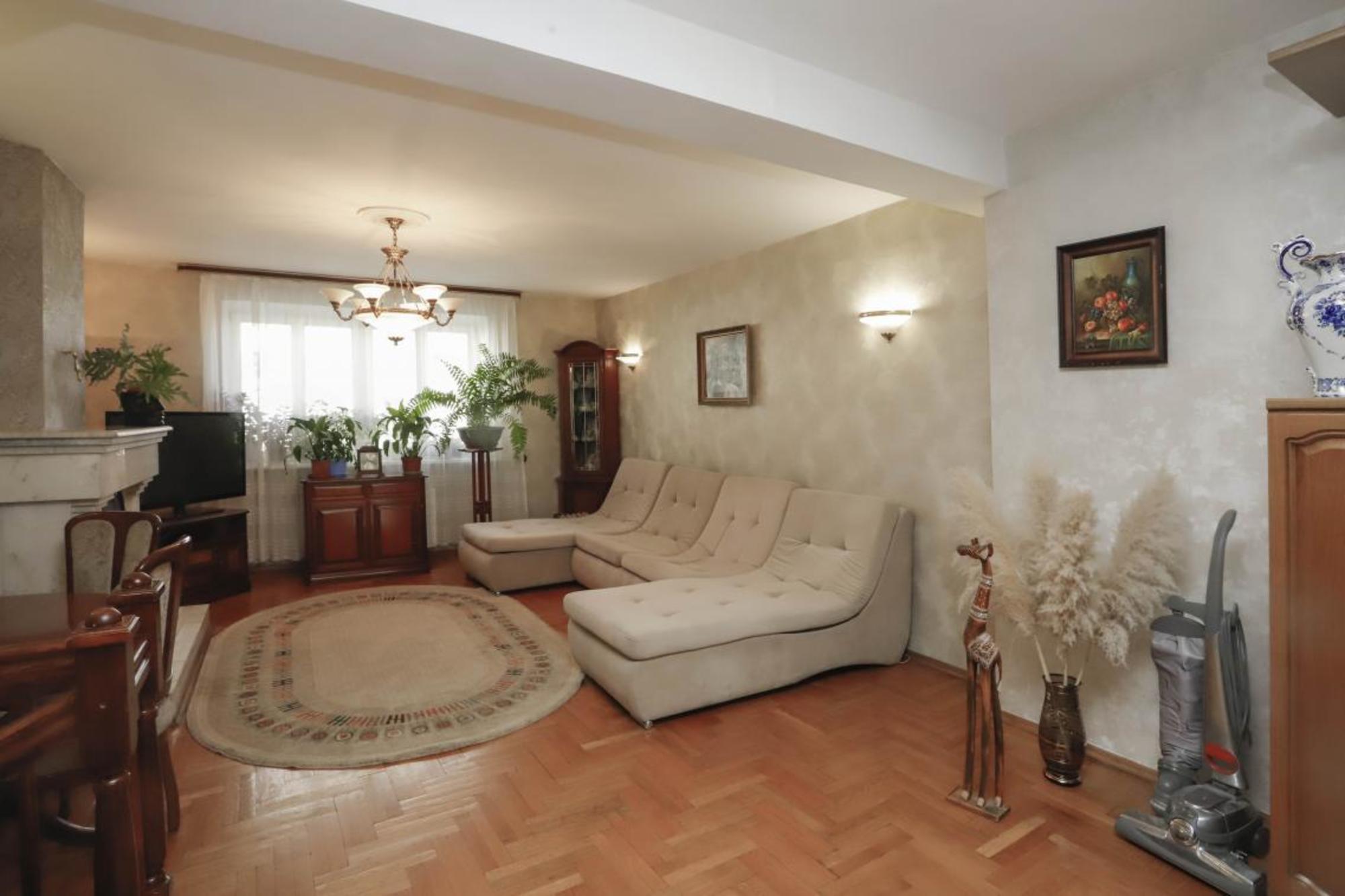 Купить дачу, дом, коттедж за 16 950 000 рублей на Радужный мкр, 59