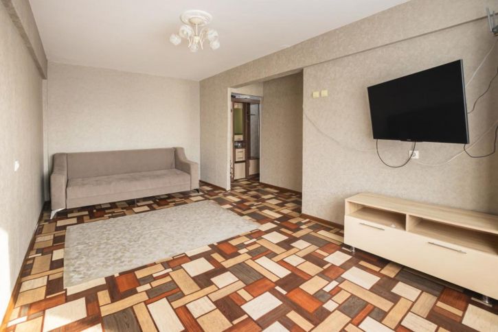 2-комн квартира Серафимовича, 8
