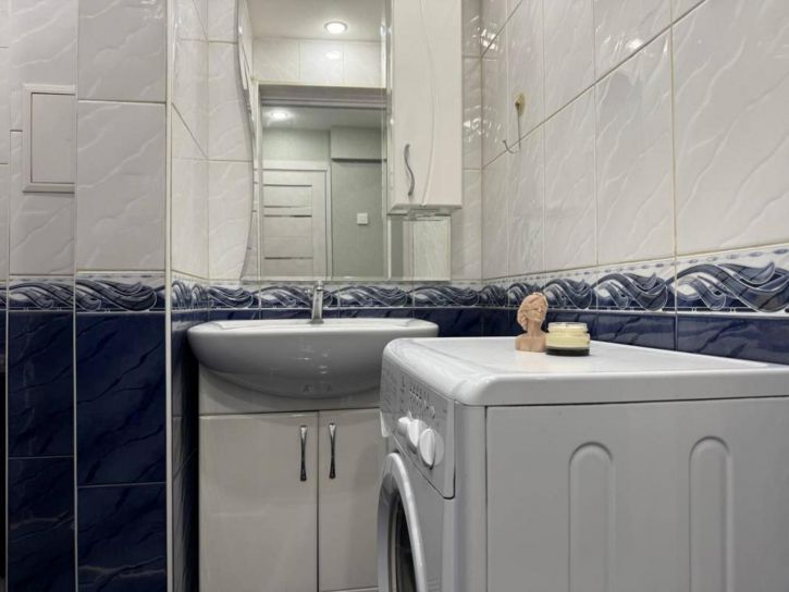 2-комн квартира Рабочего Штаба, 93к1