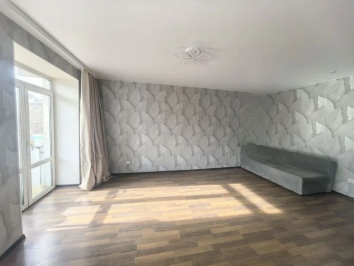 2-комн квартира Декабрьских Событий, 103г