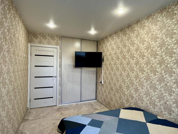2-комн квартира Бажова, 17