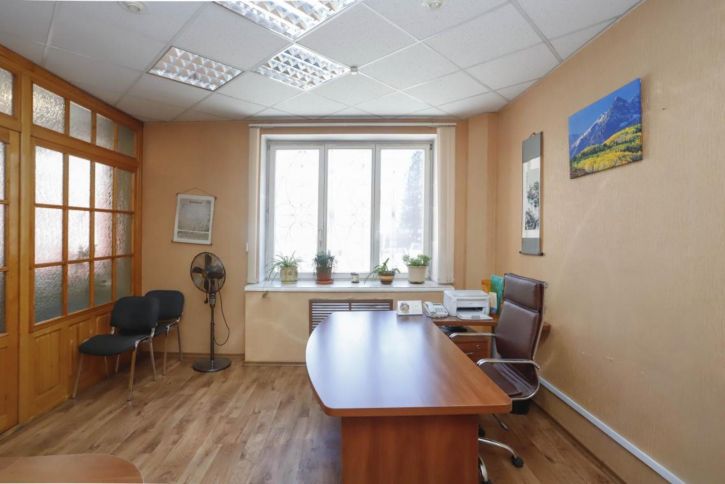 Офис Поленова, 35