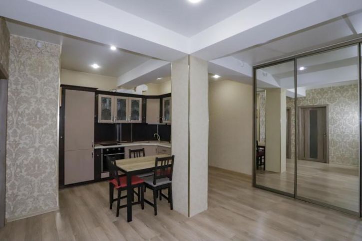 3-комн квартира Спецстроевская, 21