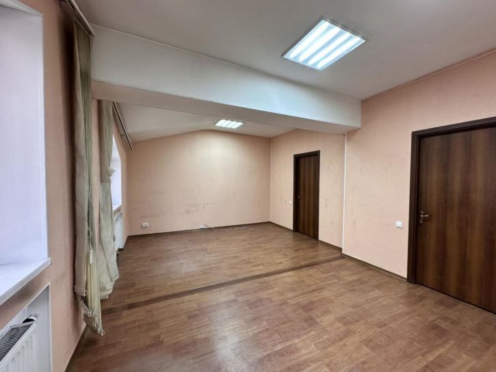 Офис Щорса, 1