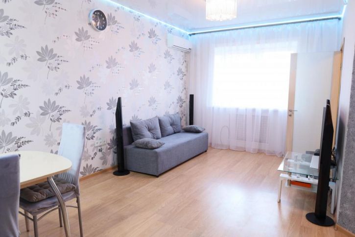 2-комн квартира Зверева, 1/2