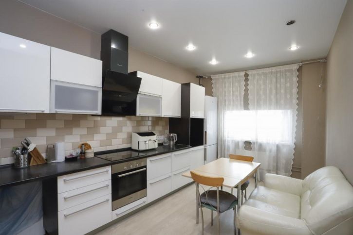 3-комн квартира Медовая, 8