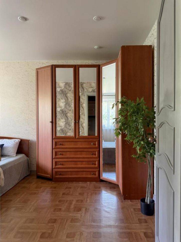 3-комн квартира Маршала Конева, 70