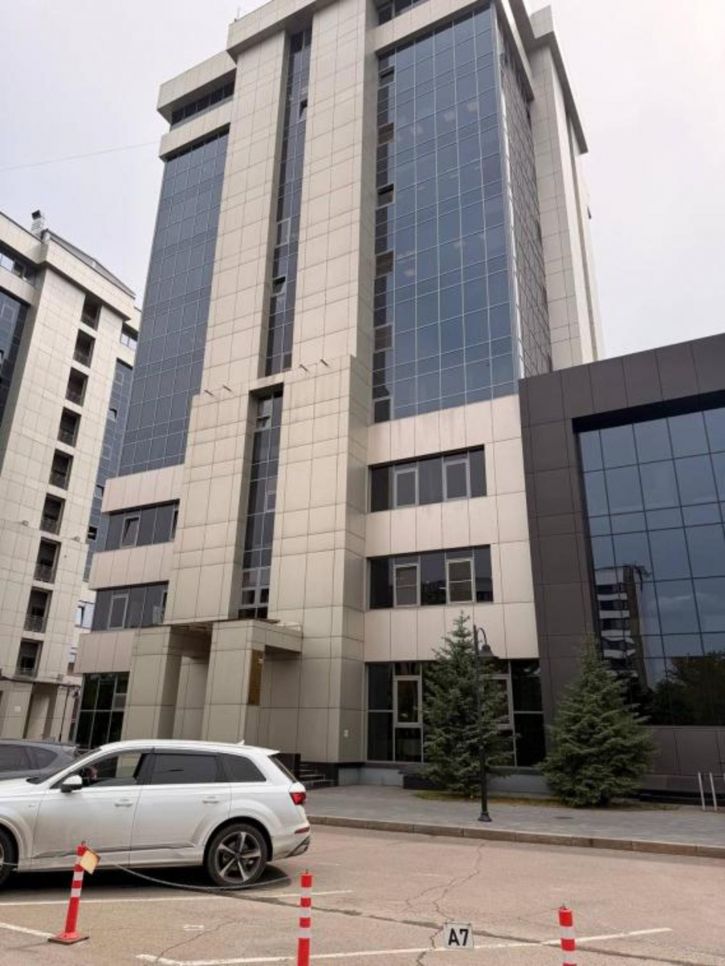 Офис Октябрьской Революции, 1/4