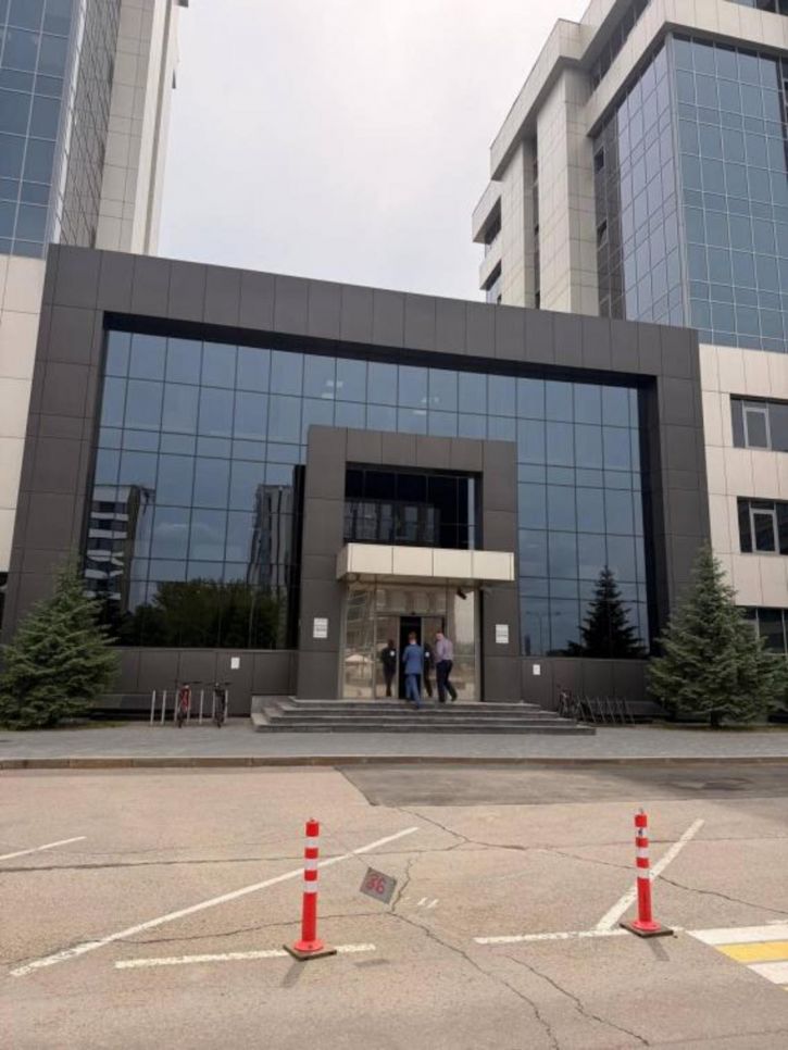Офис Октябрьской Революции, 1/4