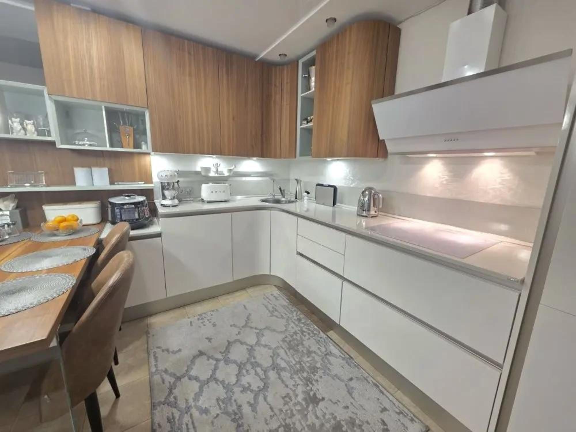 Купить квартиру за 18 000 000 рублей на Байкальская, 342/3