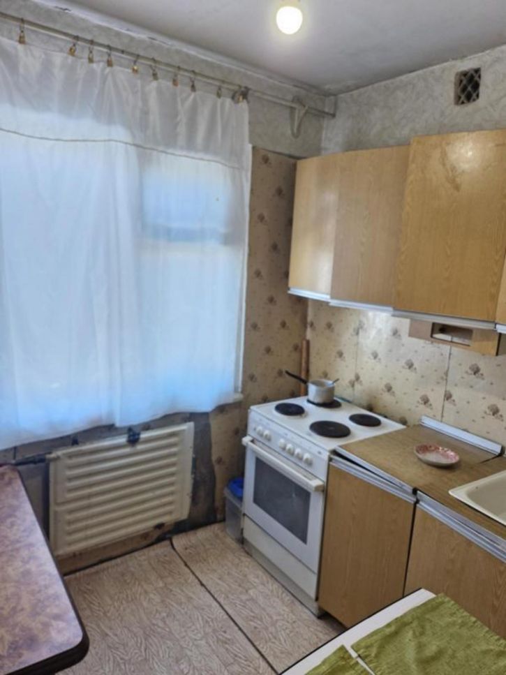 3-комн квартира -, 43