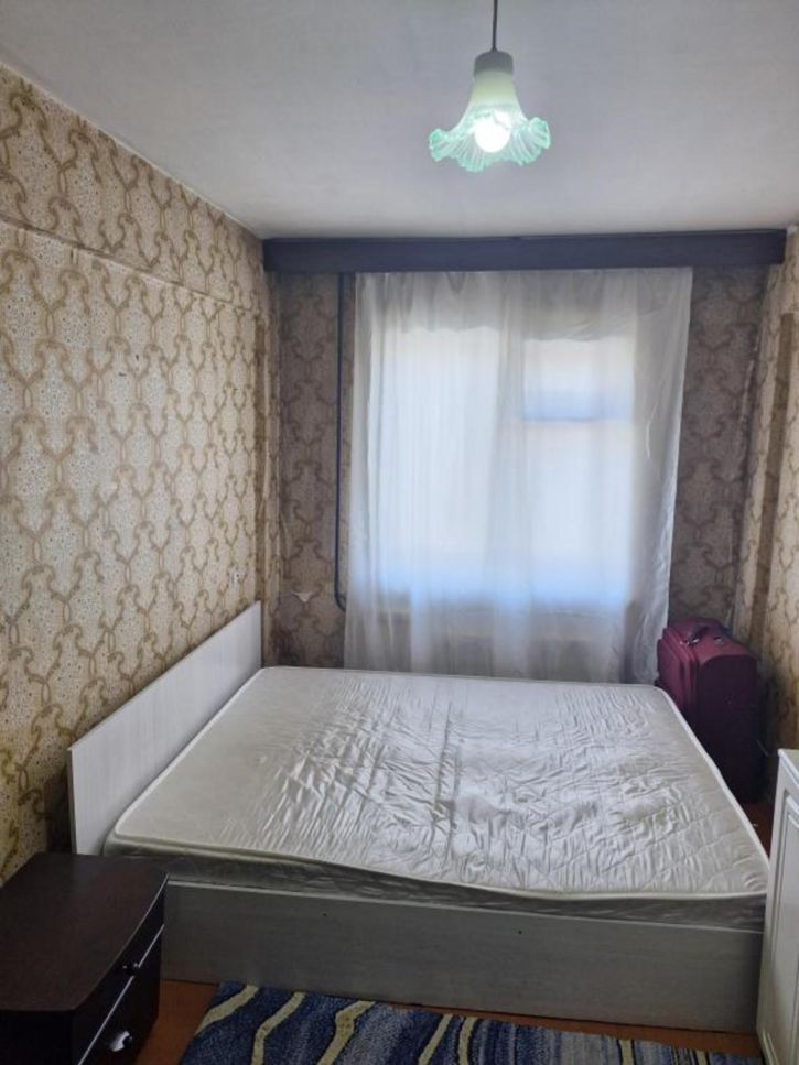 3-комн квартира -, 43