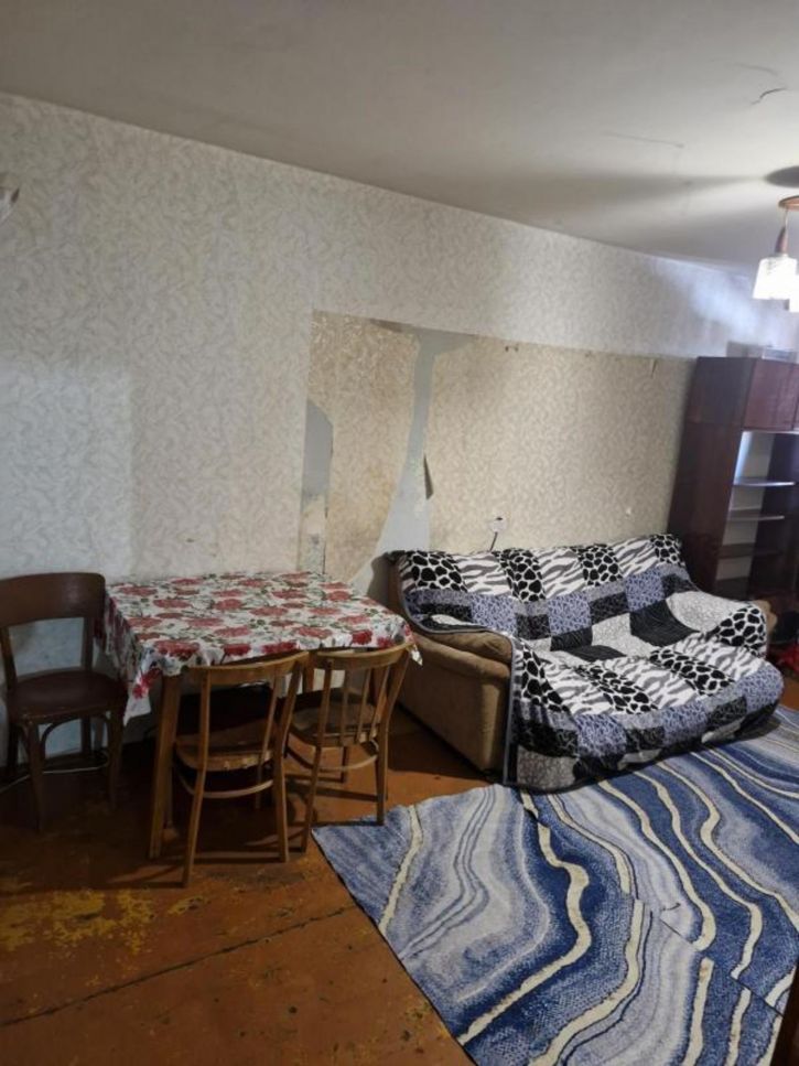 3-комн квартира -, 43