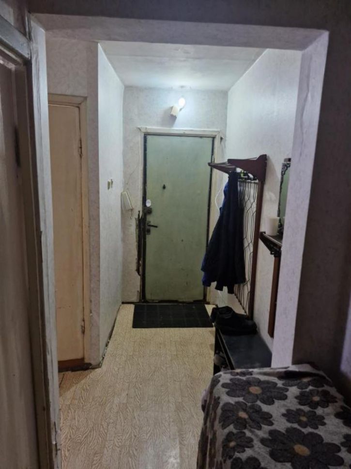 3-комн квартира -, 43