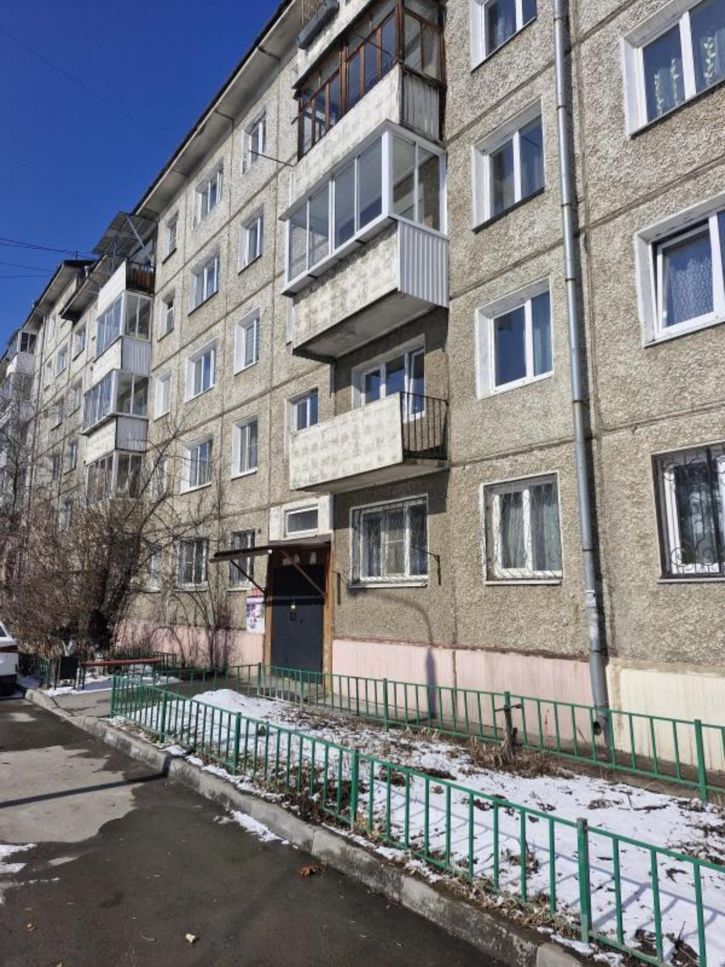 3-комн квартира -, 43