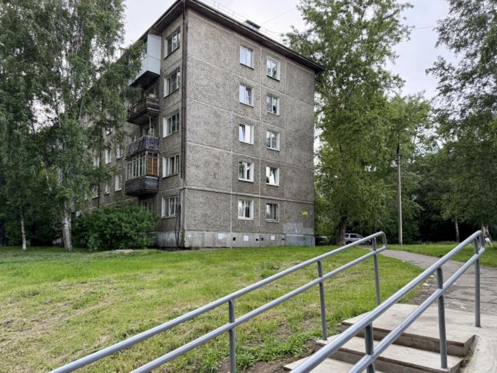 2-комн квартира Депутатская, 110
