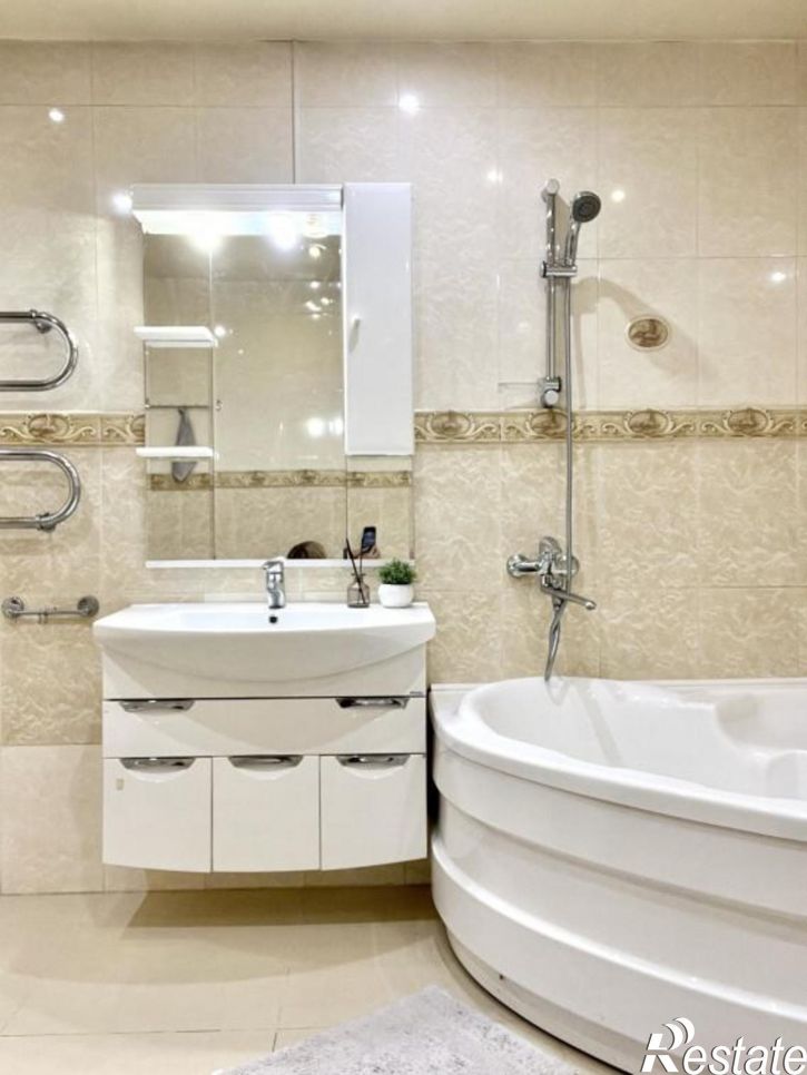 4-комн квартира Трилиссера, 89