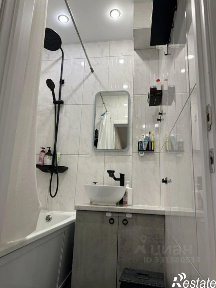 2-комн квартира улица Поленова, 19,  д. 19