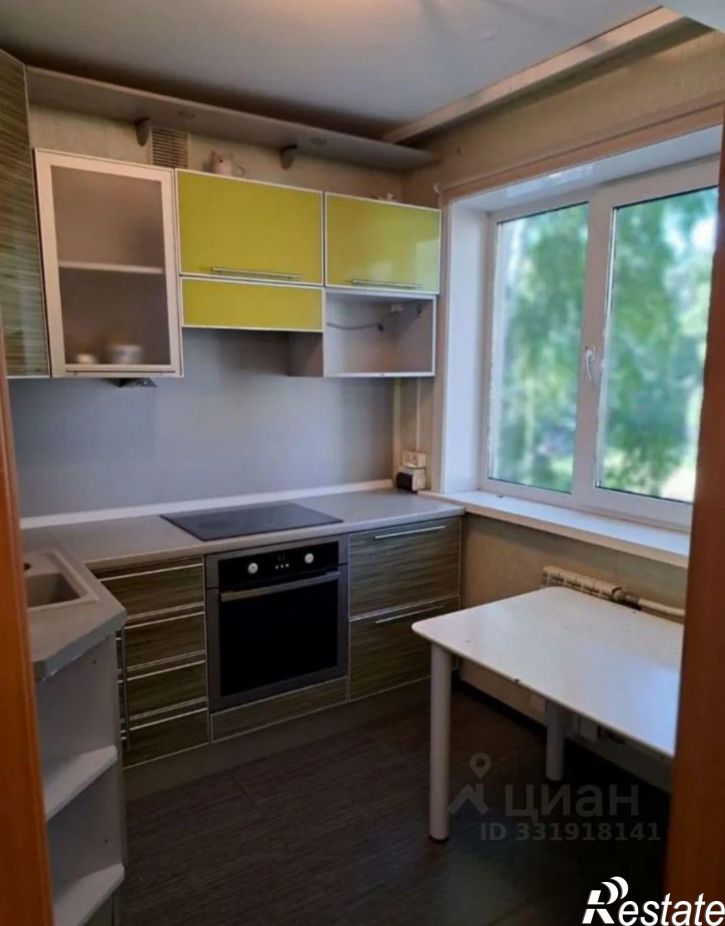 3-комн квартира ул Ржанова, 15,  д. 15