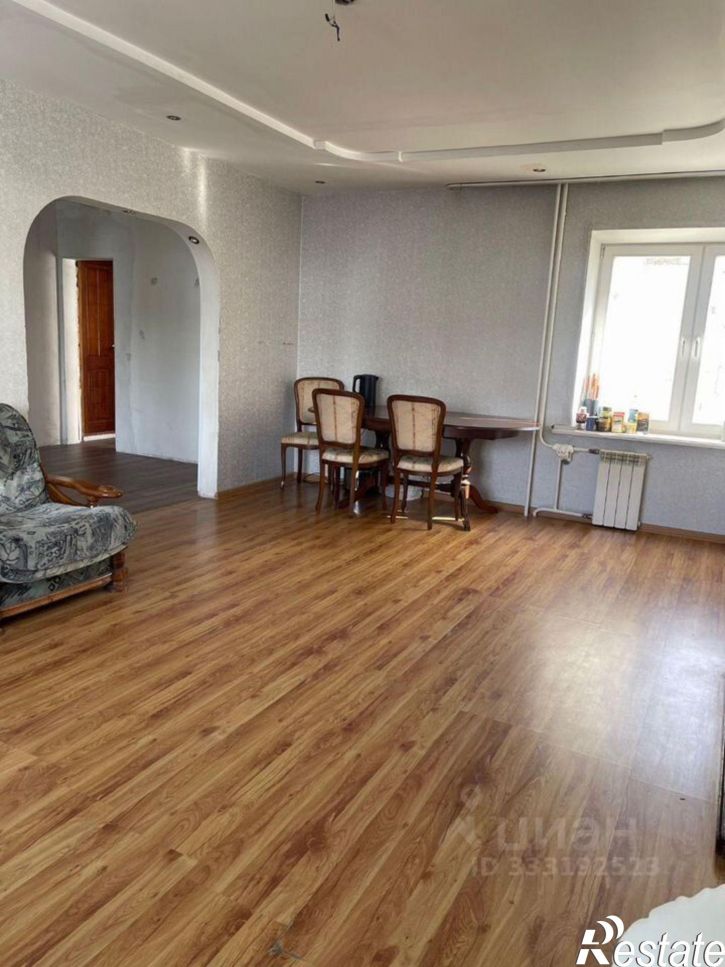 3-комн квартира микрорайон Радужный, 44