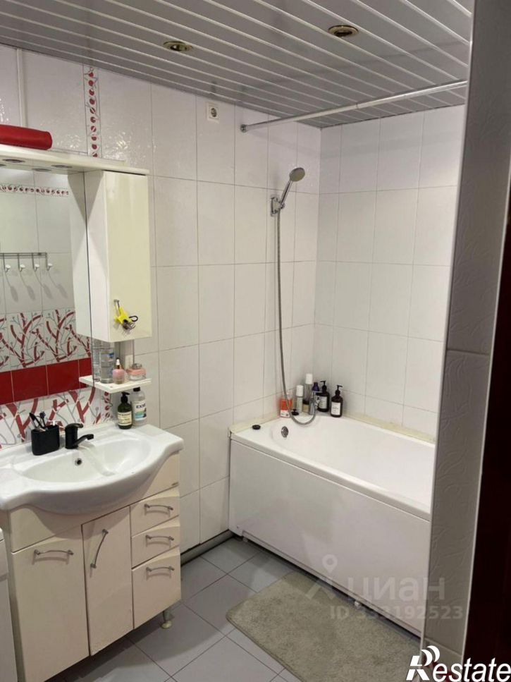 3-комн квартира микрорайон Радужный, 44